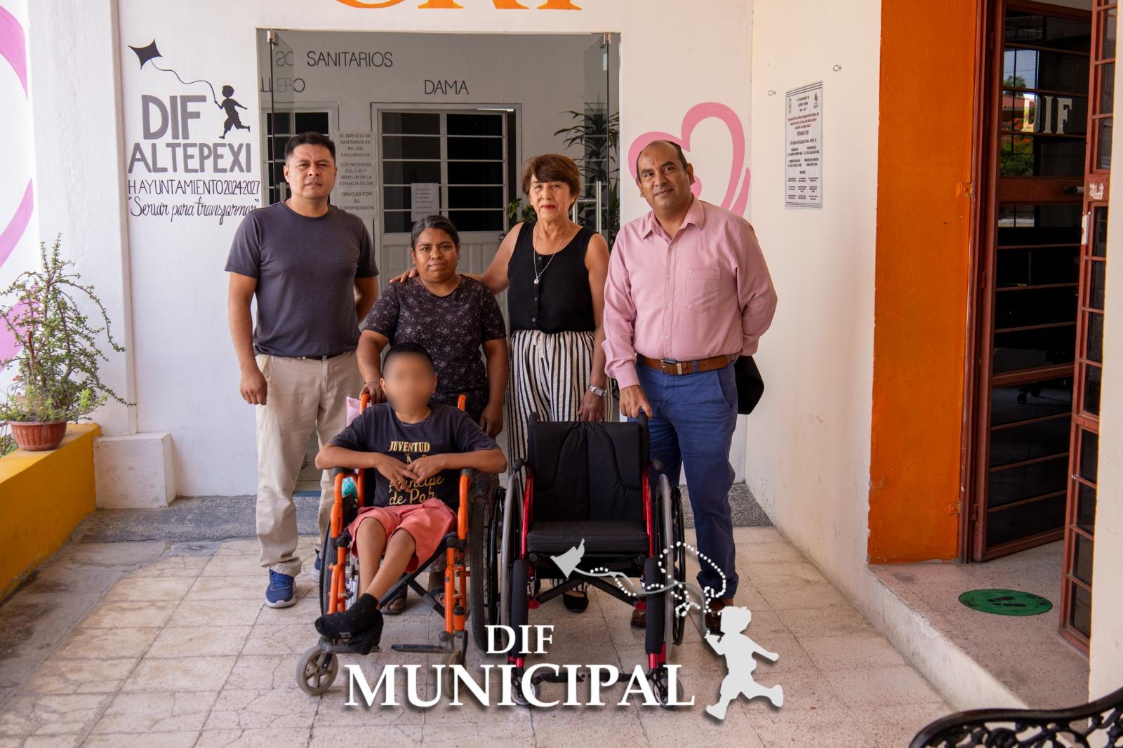 El Sistema Municipal DIF Altepexi realizó la entrega de distintos aparatos rehabilitatorios